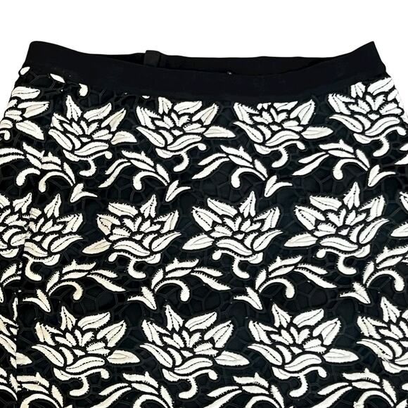 BCBG Maxazria Black White Lace Overlay Embroidered Pencil Skirt Size M - Picture 2 of 14